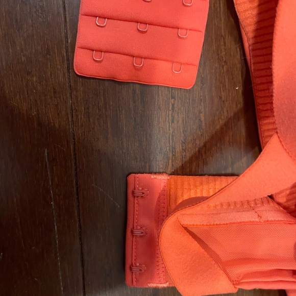 guc lululemon athletica Cross-Back Sports Bra in Pinkish orange 34c - Picture 8 of 11